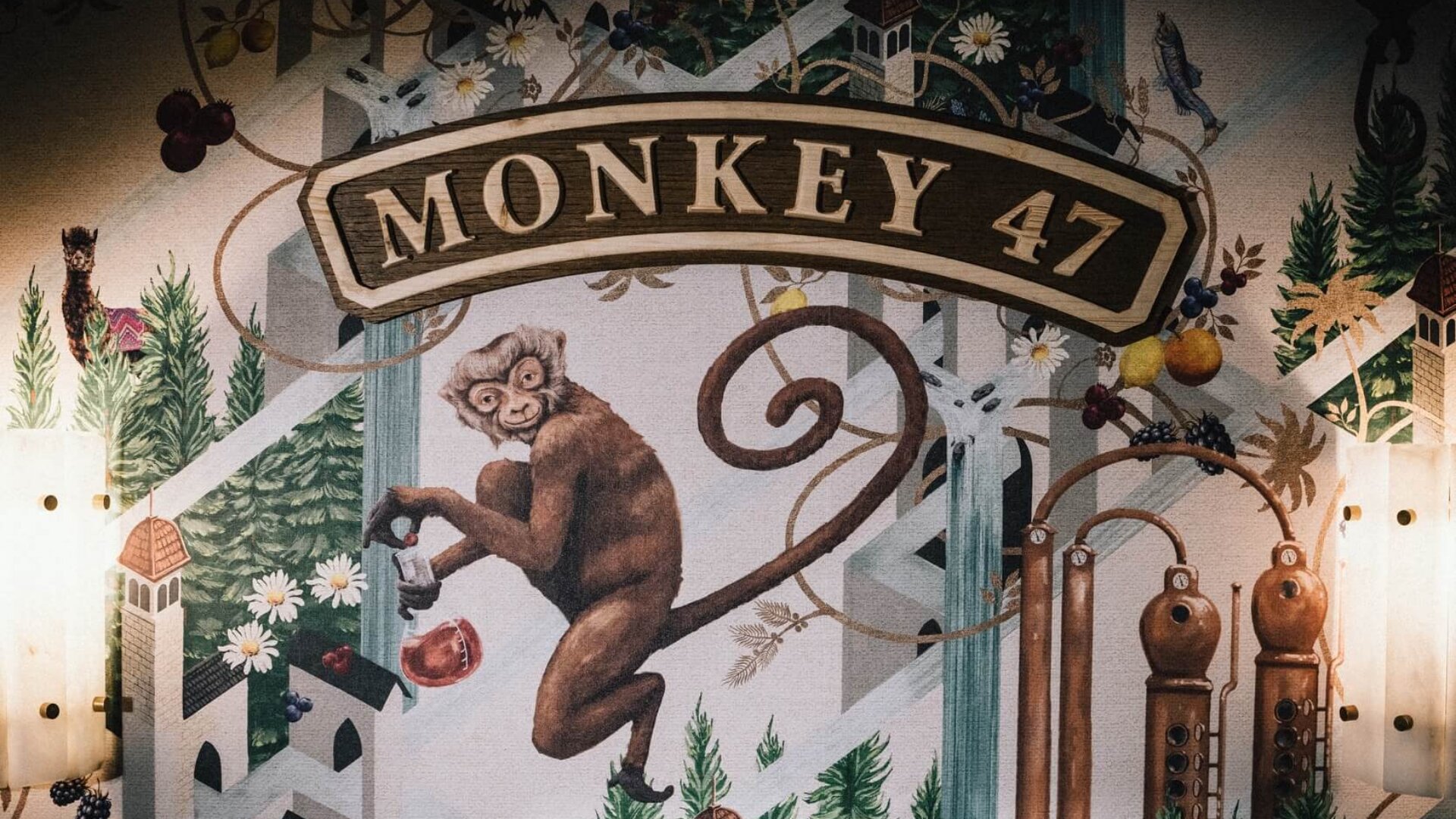 Fantasievolle Wandgestaltung mit einem Affen und dem Schriftzug Monkey 47, ideal für das Hotel Edelweiss in Lech/Zürs.