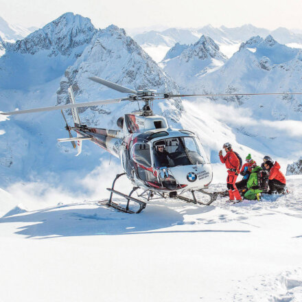Helikopter beim Heliskiing